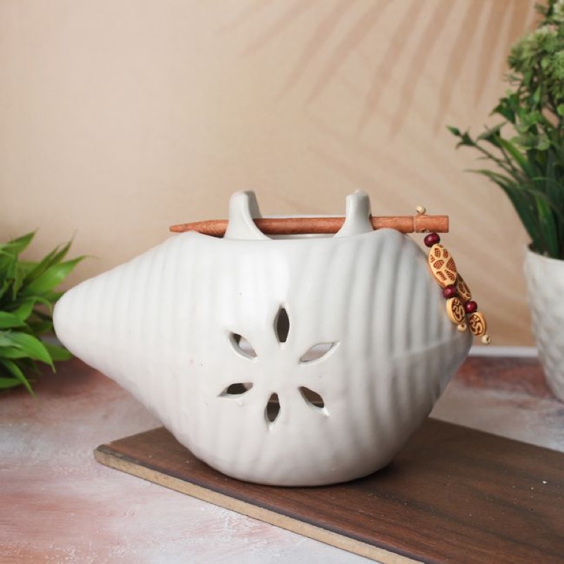 White porcelain moon jar